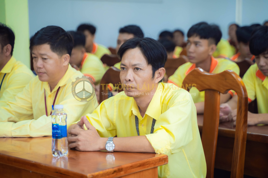 Hạng C lên D