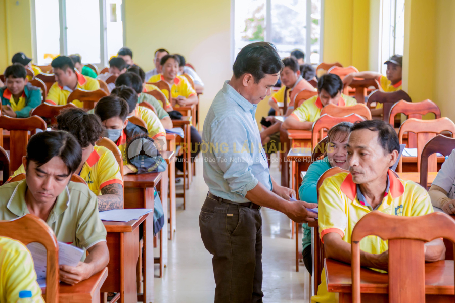 Hạng B lên D2