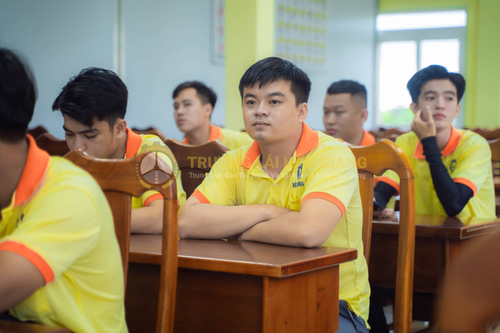 Hạng D1 lên D