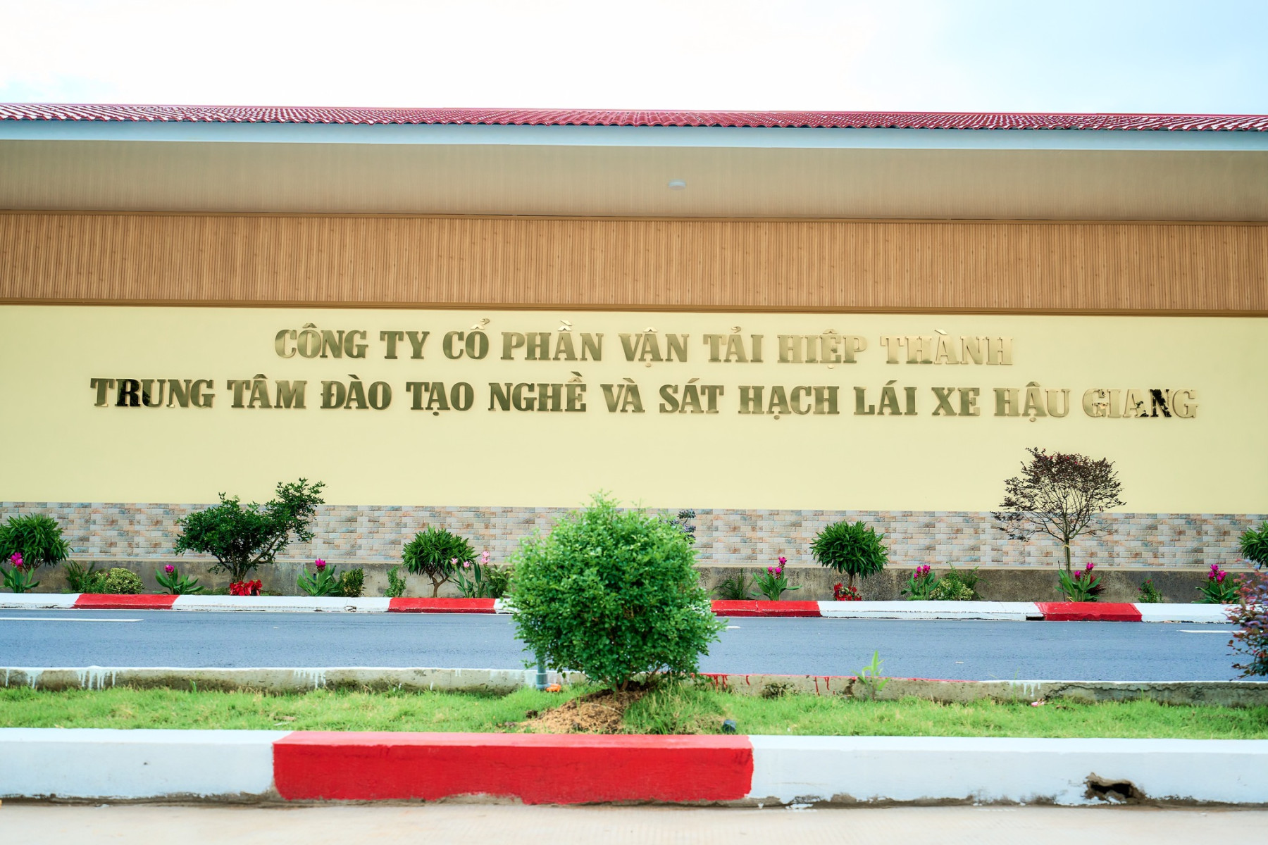 //www.truonglaihaugiang.com/files/images/13(1).jpg?v=1.0