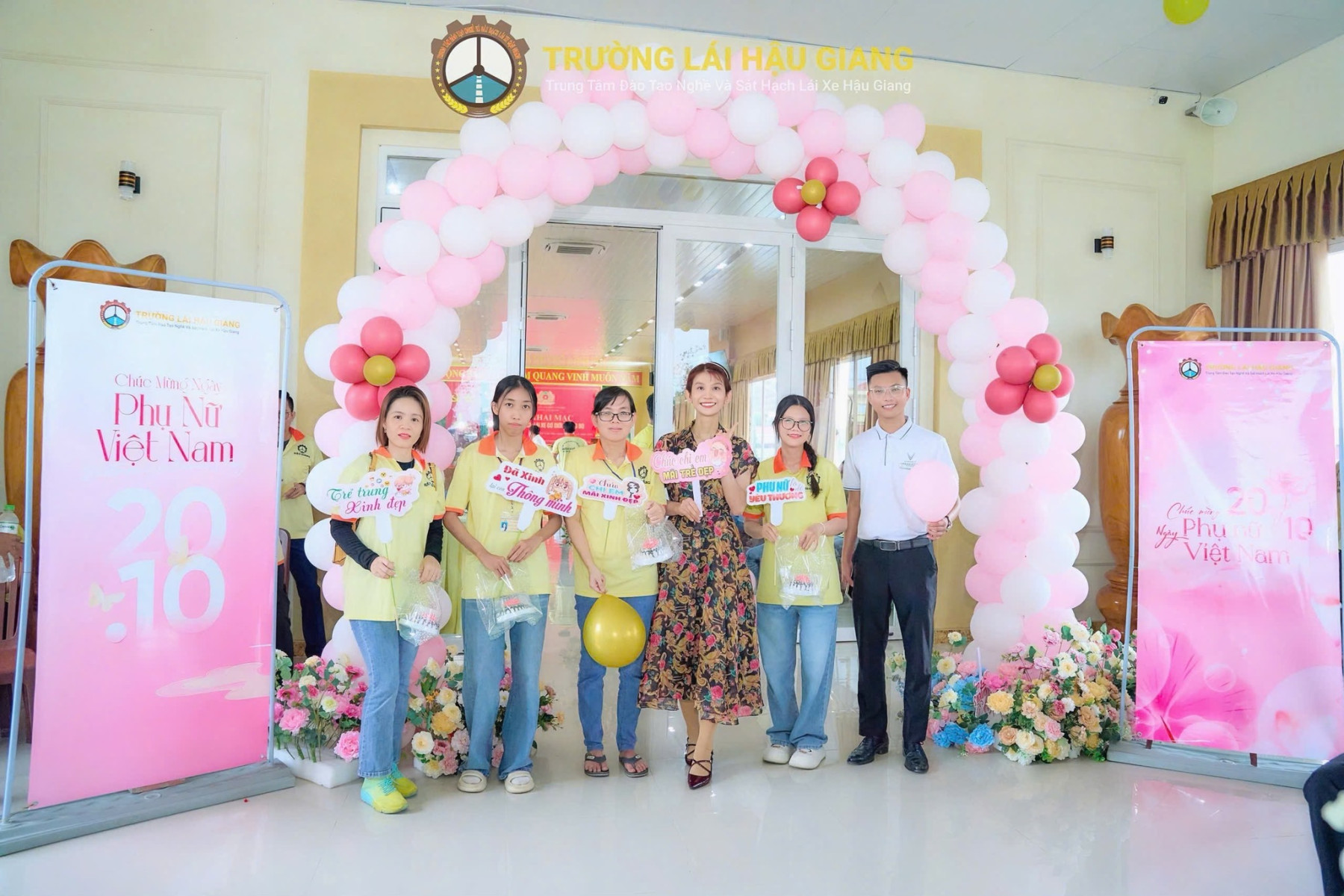 //www.truonglaihaugiang.com/files/images/20-10-2025%20(Ha).jpg?v=1.0