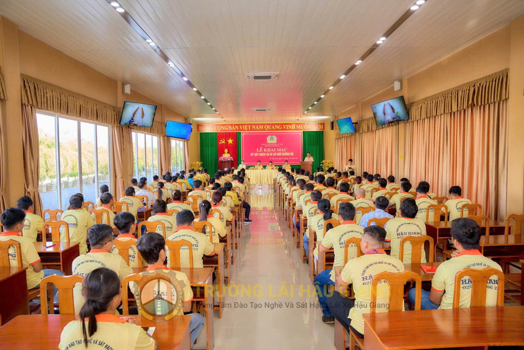 //www.truonglaihaugiang.com/files/images/Sat%20hach_SHV%201.jpg?v=1.0