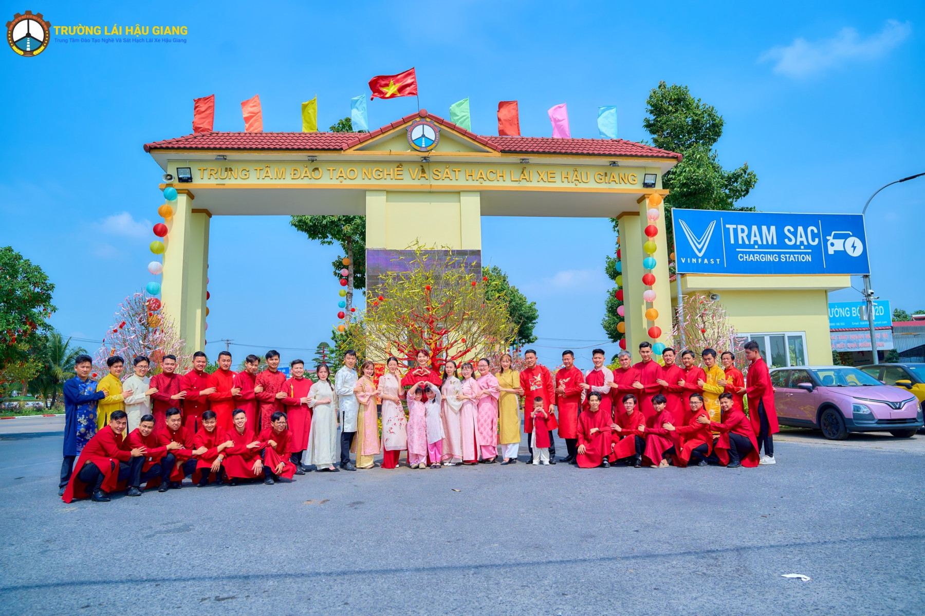 //www.truonglaihaugiang.com/files/images/XUAN%202026%20CBNV%20CONG.jpg?v=1.0