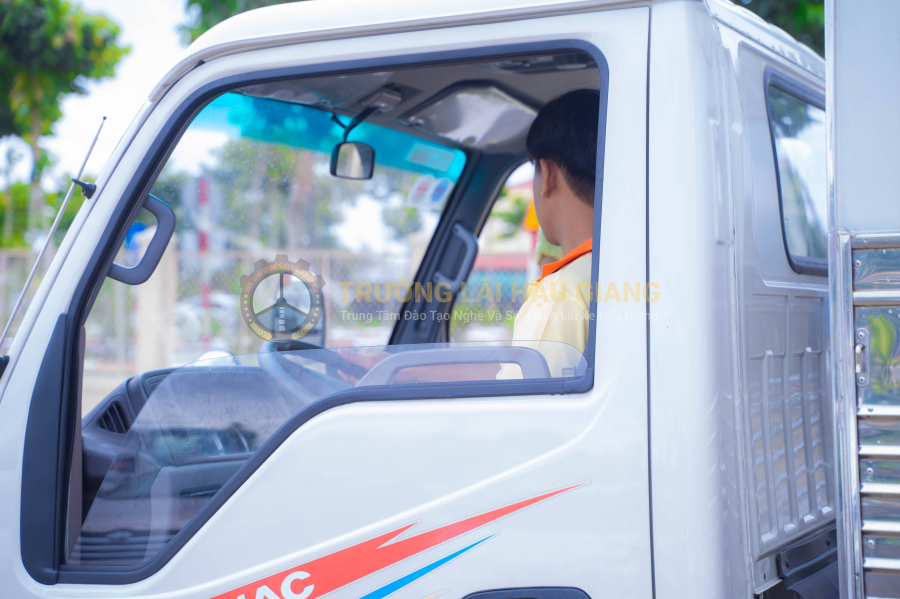 Hạng C1 lên D2