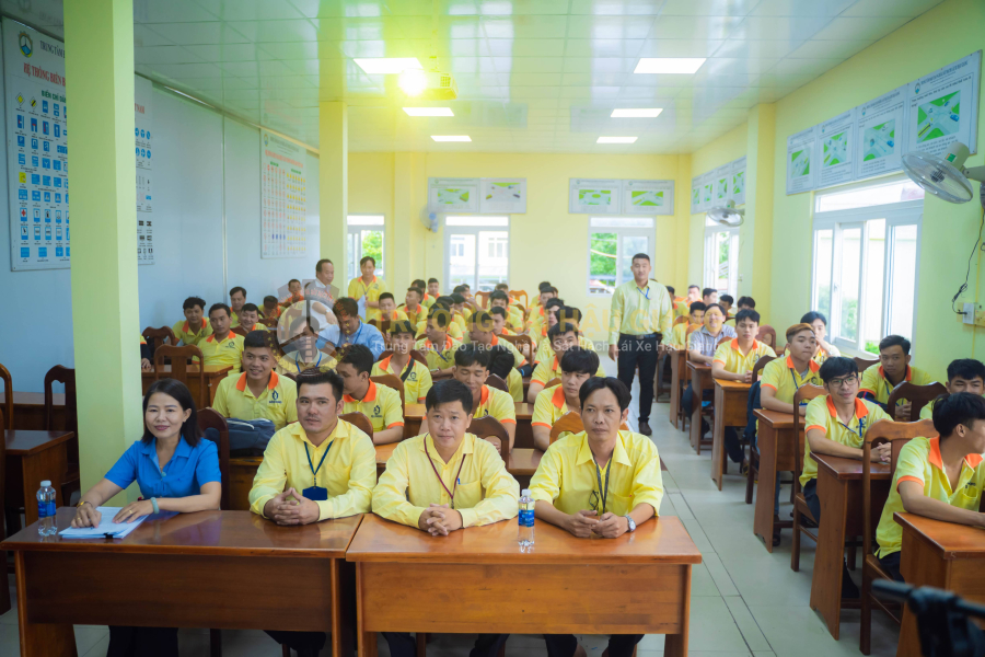 Hạng D2 lên D